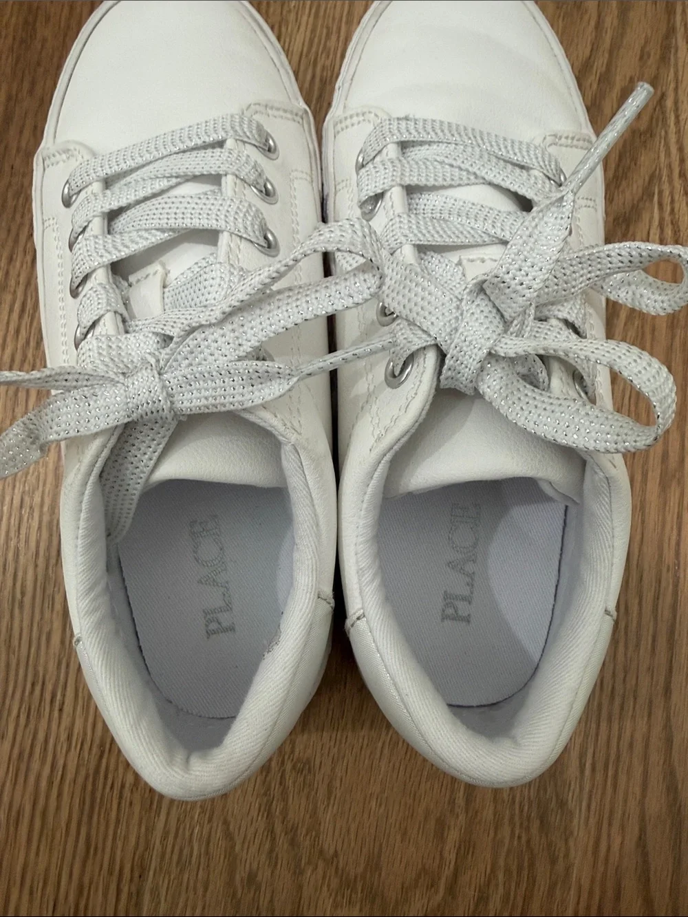 Place White Low-Top Kids Sneakers with Lace-Up